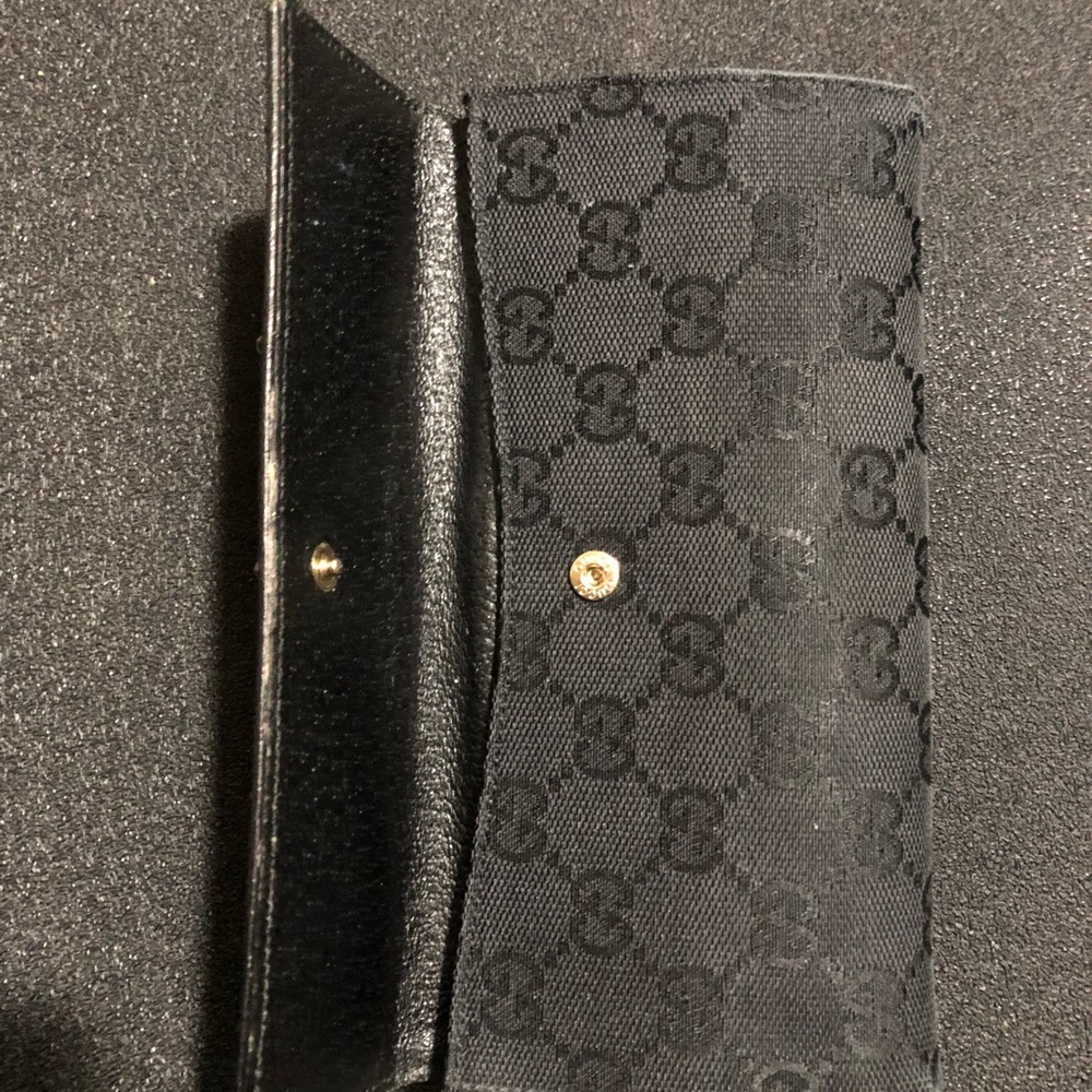 Authentic Gucci studded wallet - Picture 3 of 10